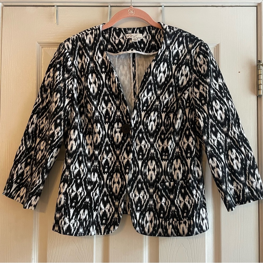 Kim Rogers Size 12 Black White Crop Jacket 3/4 Sleeve Button Shoulder Pads